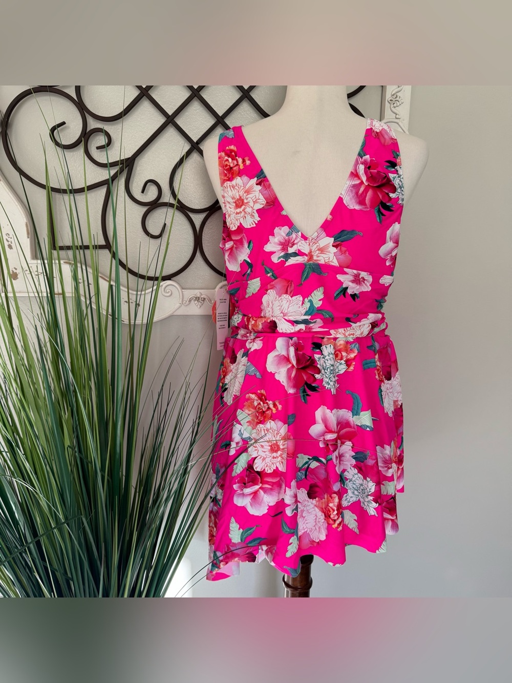 NWT TORRID Size 1X Pink One Piece Floral Swimsuit - Picture 3 of 7